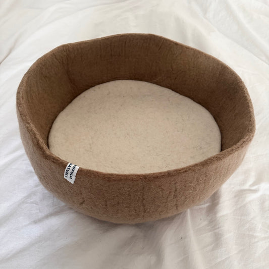Minimal Wool Felt Cat Bed – Handmade Modern Pet Furniture with Cushion