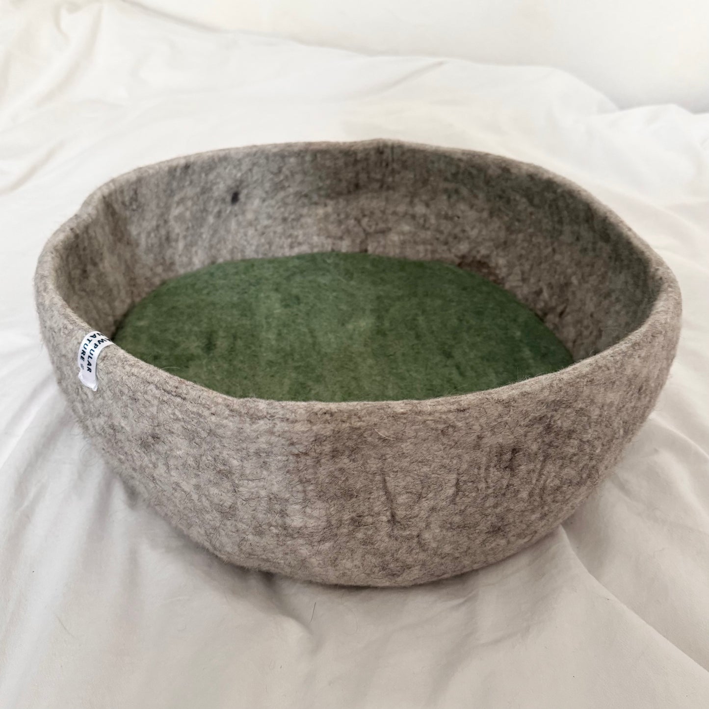 Minimal Wool Felt Cat Bed – Handmade Modern Pet Furniture with Cushion