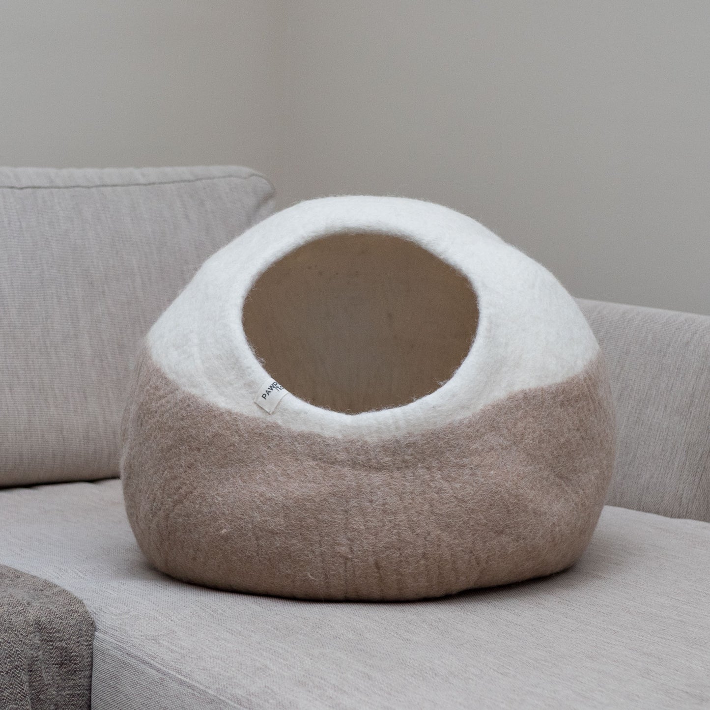 Minimal Wool Felt Cat Cave – Natural Handmade Bed for Cats & Small Dogs