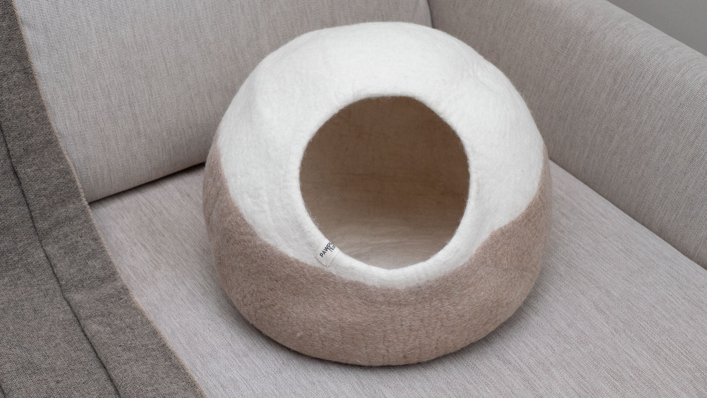 Minimal Wool Felt Cat Cave – Natural Handmade Bed for Cats & Small Dogs