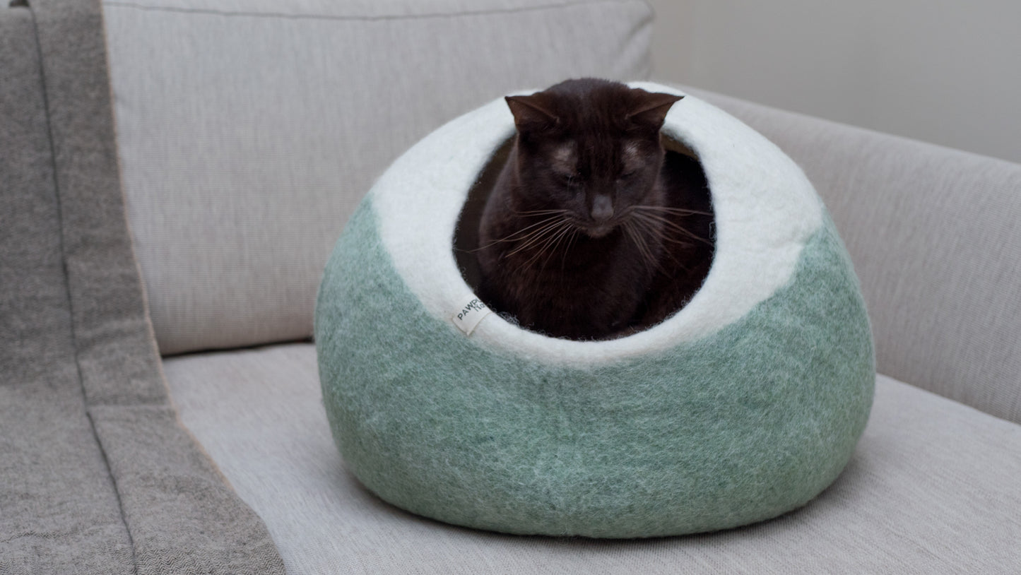 Minimal Wool Felt Cat Cave – Natural Handmade Bed for Cats & Small Dogs