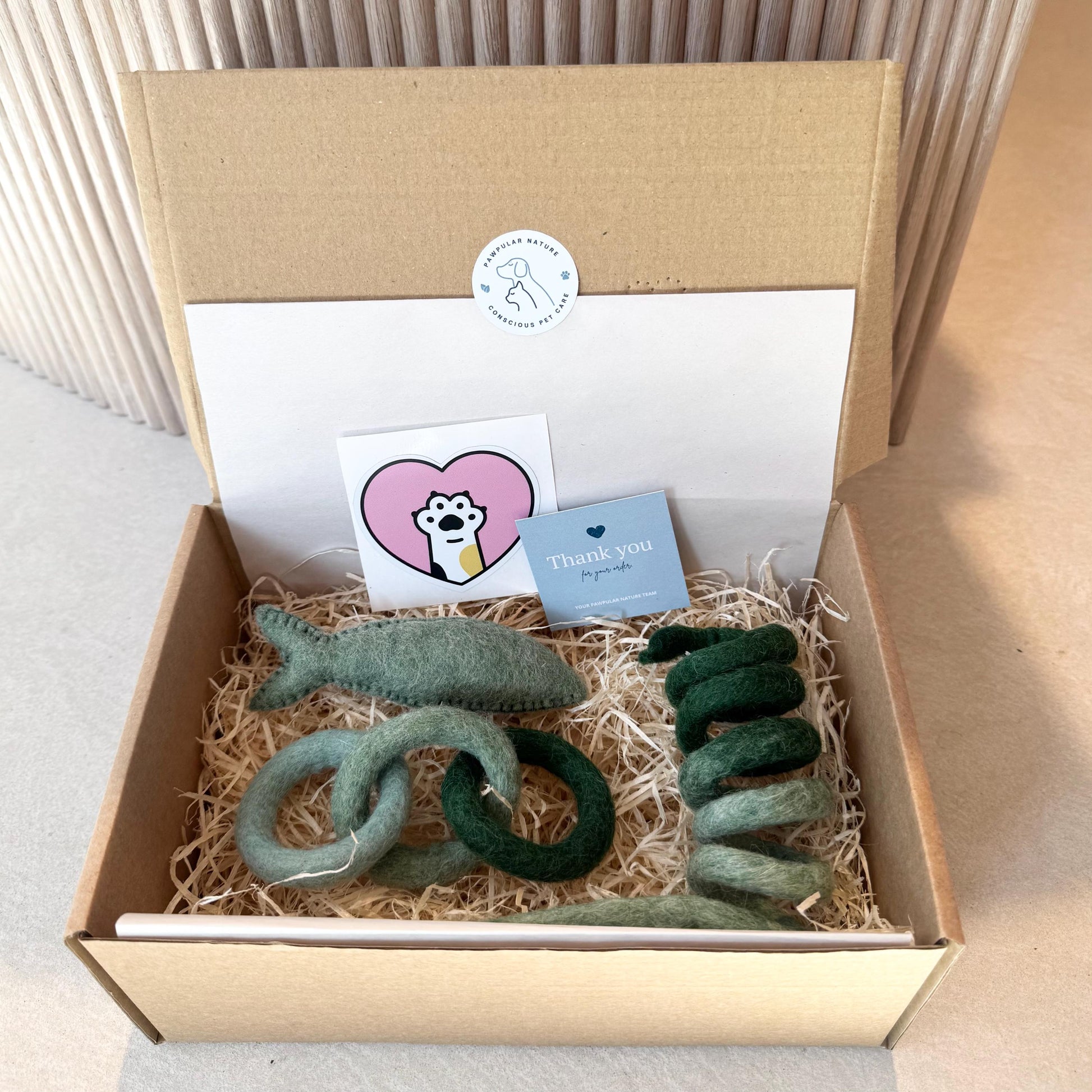 Eco friendly cat toy gift box natural cat toy set